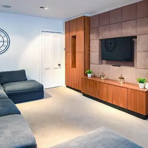 The Gillygate Gathering - Centre - Sleeps Up To 18 , York United Kingdom