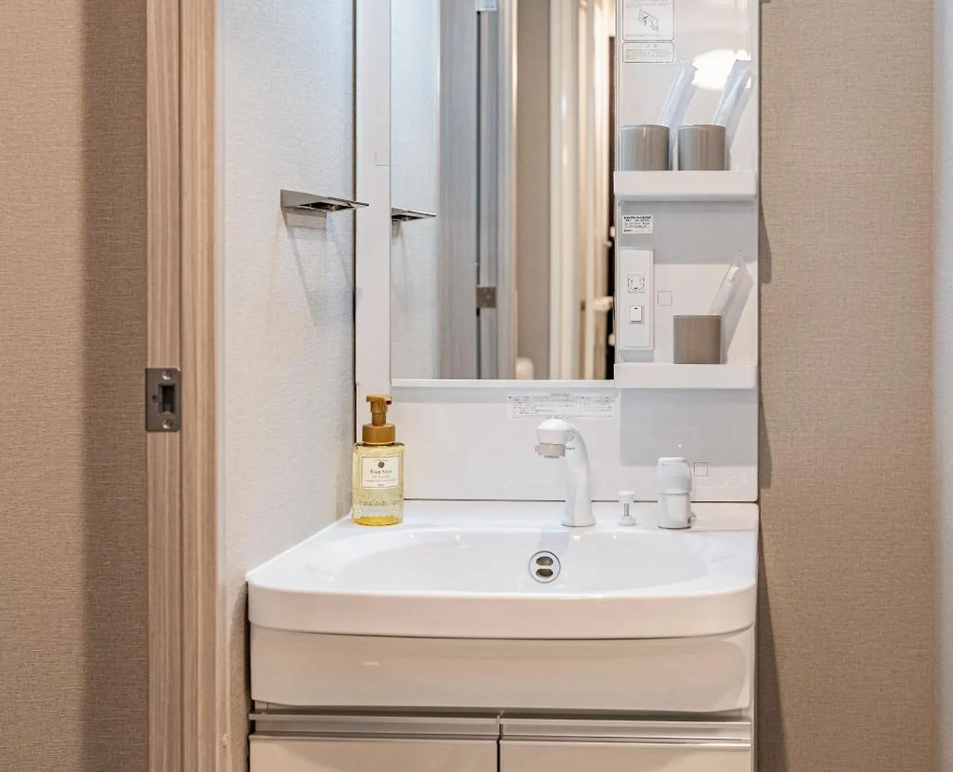Apartment Hotel 11 Umeda Kamiyama 大阪市 0*,  日本